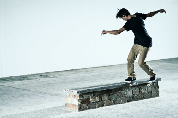 How to: FS Noseslide - Skateboard Trick Tip | skatedeluxe Blog