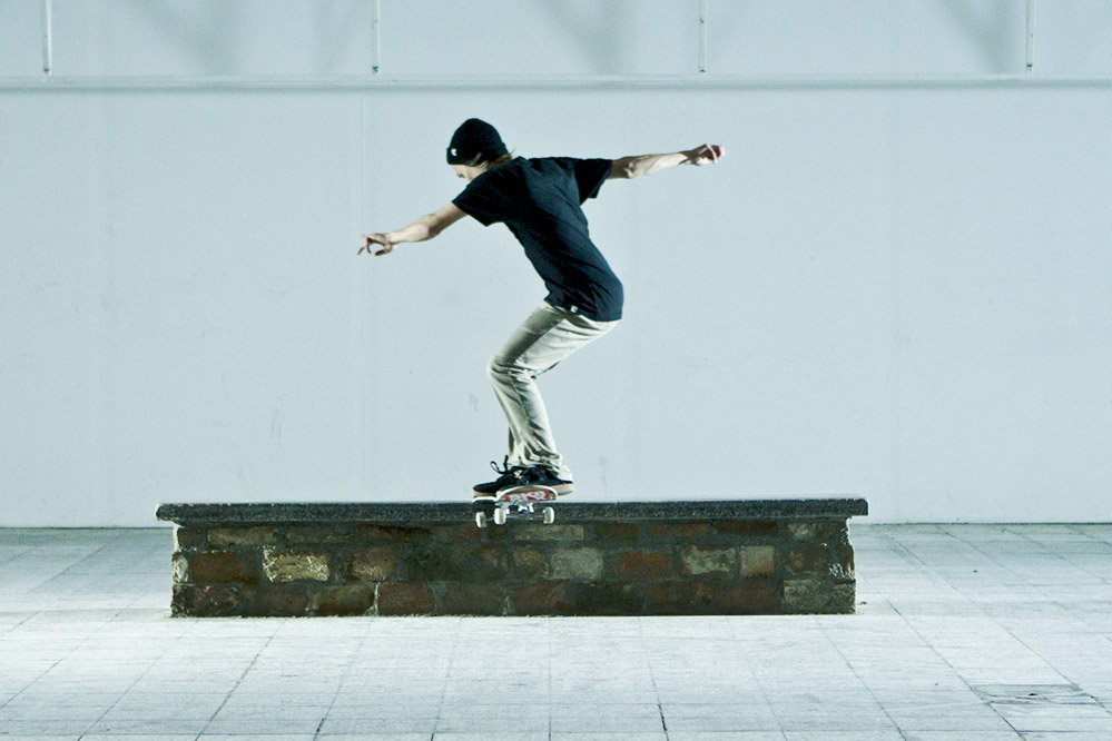 Ben Dillinger - Skateboard Trick FS Tailslide