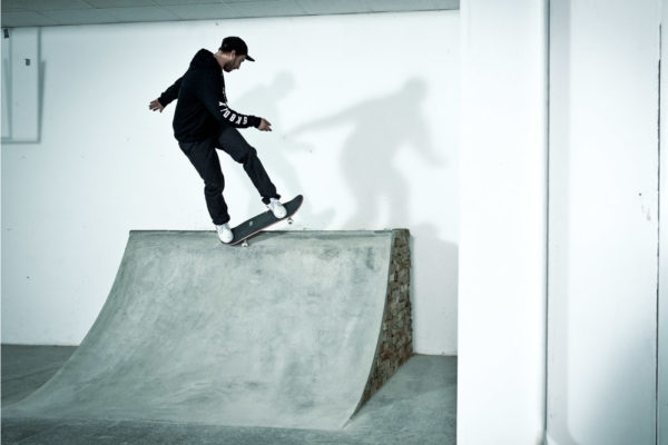 Comment faire le Pivot to Fakie - Skateboard Trick Tip | skatedeluxe Blog